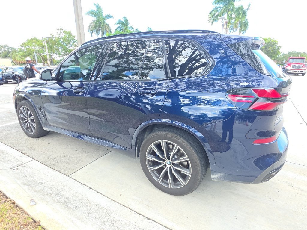 Used 2026 BMW X5 xDrive40i w/ M Sport Package AWD/4WD image 5