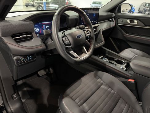 Used 2025 Ford Explorer ST-Line w/ ST-Line Street Pack image 9