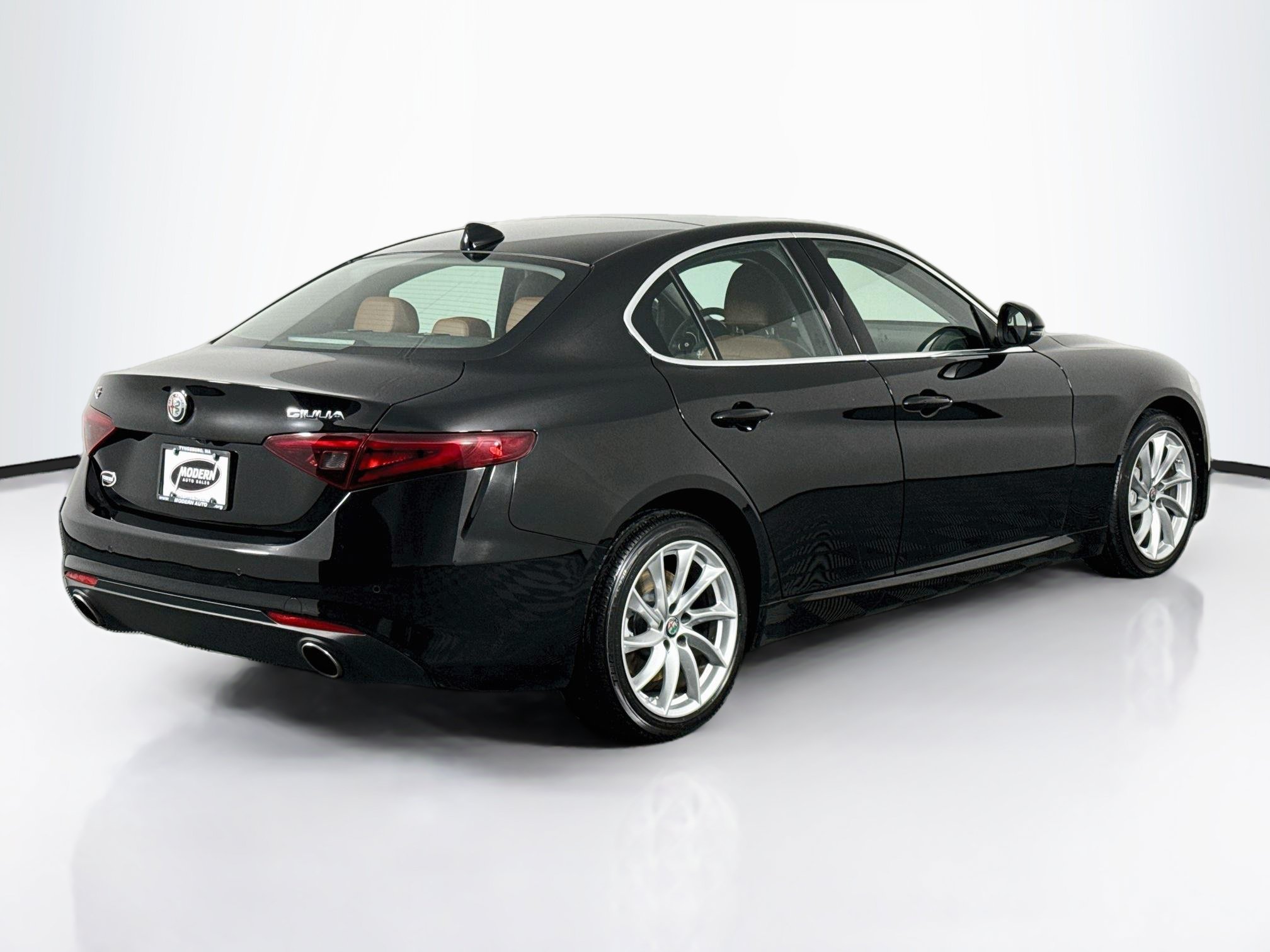 Used 2020 Alfa Romeo Giulia AWD w/ Cold Weather Package image 15