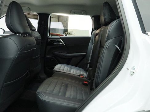 New 2026 Mitsubishi Outlander SE FWD image 24
