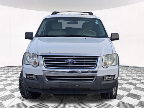 Used 2006 Ford Explorer XLT image 2