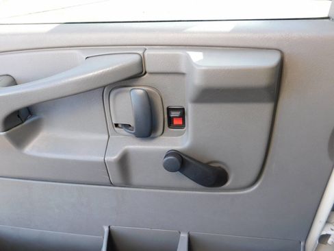 Used 2014 Chevrolet Express 3500 image 17