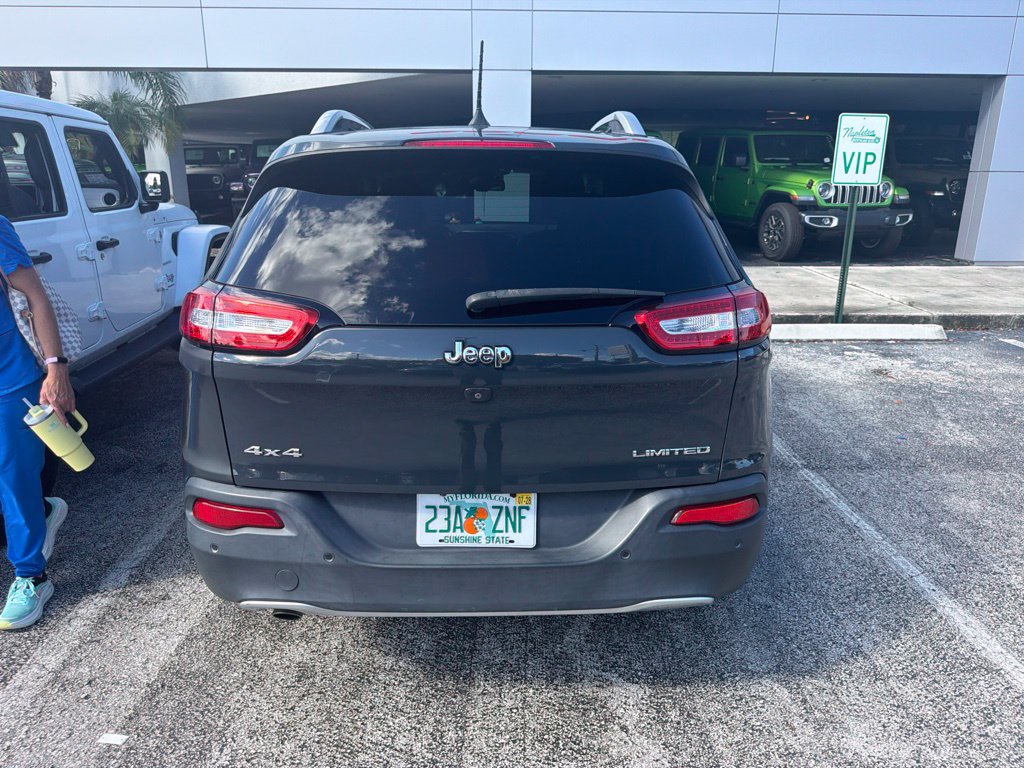Used 2018 Jeep Cherokee Limited AWD/4WD image 11