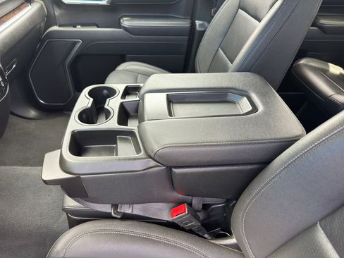 Used 2025 GMC Sierra 1500 SLT image 17