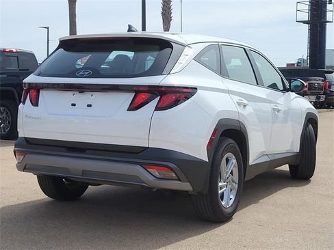 Certified 2025 Hyundai Tucson SE image 4
