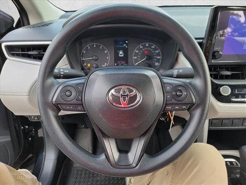 Used 2025 Toyota Corolla Cross L image 19