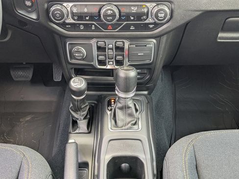 Used 2024 Jeep Gladiator Sport AWD/4WD image 21