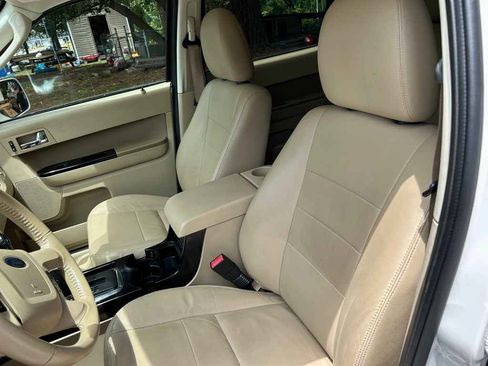 Used 2010 Ford Escape Limited FWD image 9