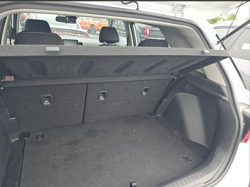 Used 2025 Hyundai Venue SEL FWD image 16