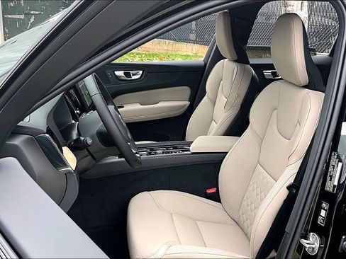 New 2026 Volvo XC60 B5 Core image 37