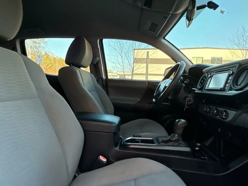 Used 2017 Toyota Tacoma SR5 image 25