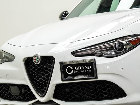 Used 2023 Alfa Romeo Giulia Veloce AWD/4WD image 2