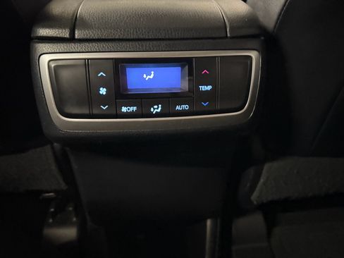 Used 2019 Toyota Highlander XLE image 23
