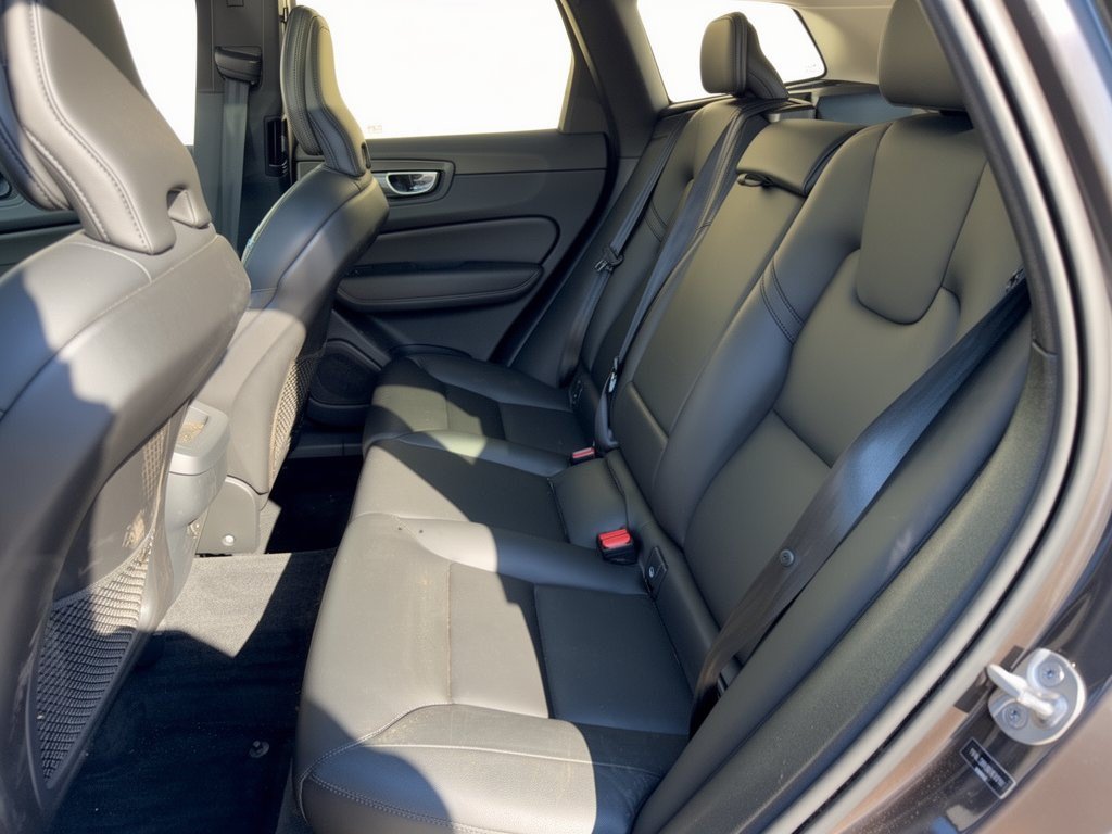 Certified 2024 Volvo XC60 B5 Core w/ Protection Package Premier AWD/4WD image 25