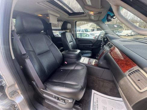 Used 2013 Chevrolet Avalanche LTZ AWD/4WD image 46