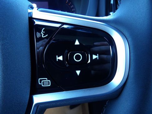 New 2026 Volvo XC60 B5 Plus w/ Protection Package Premier image 18