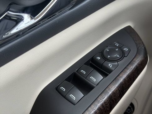 Used 2023 GMC Acadia Denali AWD/4WD image 11