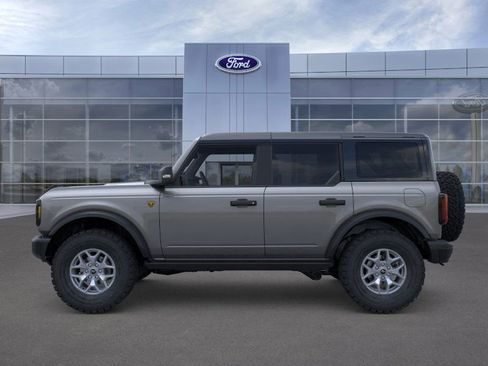 New 2025 Ford Bronco Badlands image 3