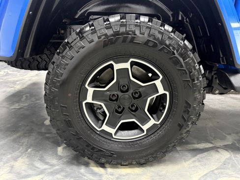 Used 2023 Jeep Gladiator High Altitude AWD/4WD image 26