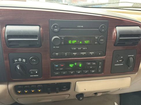 Used 2005 Ford F350 Lariat image 23