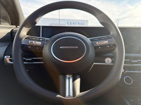 Certified 2025 Hyundai Santa Cruz SEL image 18