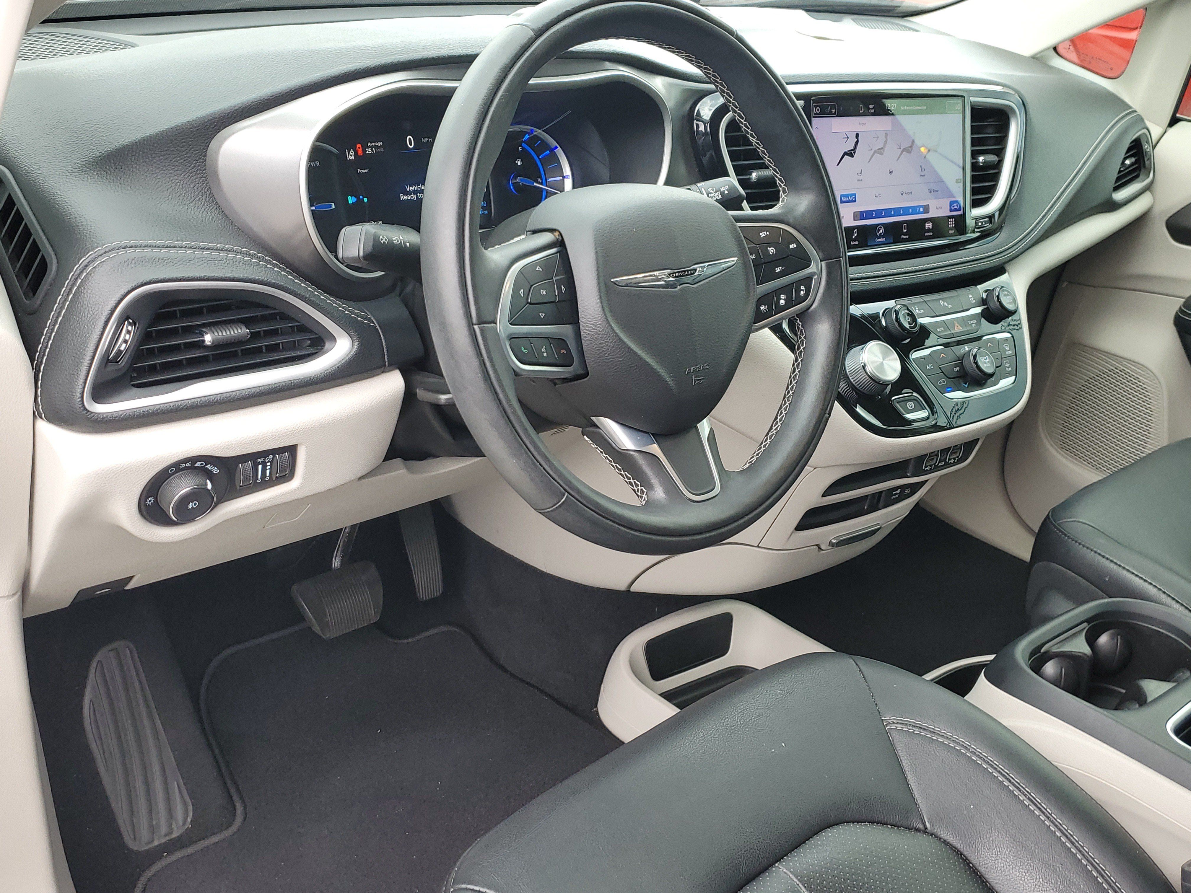 Used 2022 Chrysler Pacifica Touring-L FWD image 15