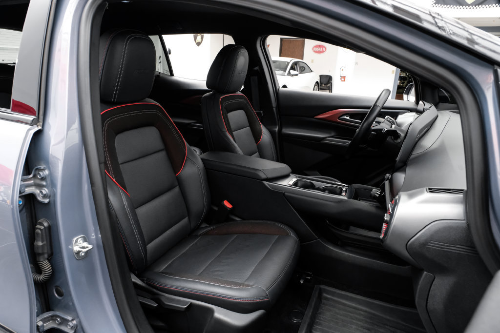 Used 2024 Chevrolet Equinox EV RS w/ LPO, Trailering Package FWD image 32