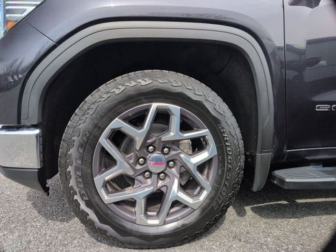 Used 2022 GMC Sierra 1500 SLT w/ SLT Premium Plus Package AWD/4WD image 16