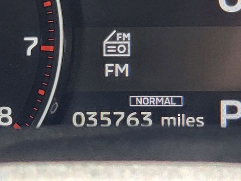 Used 2025 Mitsubishi Outlander SE image 8