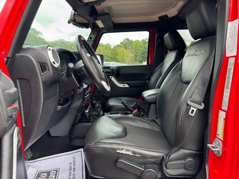 Used 2015 Jeep Wrangler Unlimited Sahara w/ Quic Order Package 23X image 15