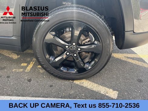 Used 2023 Jeep Grand Cherokee Altitude AWD/4WD image 15