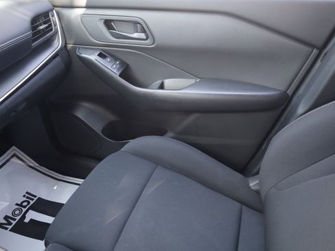 Used 2024 Nissan Rogue S FWD image 11