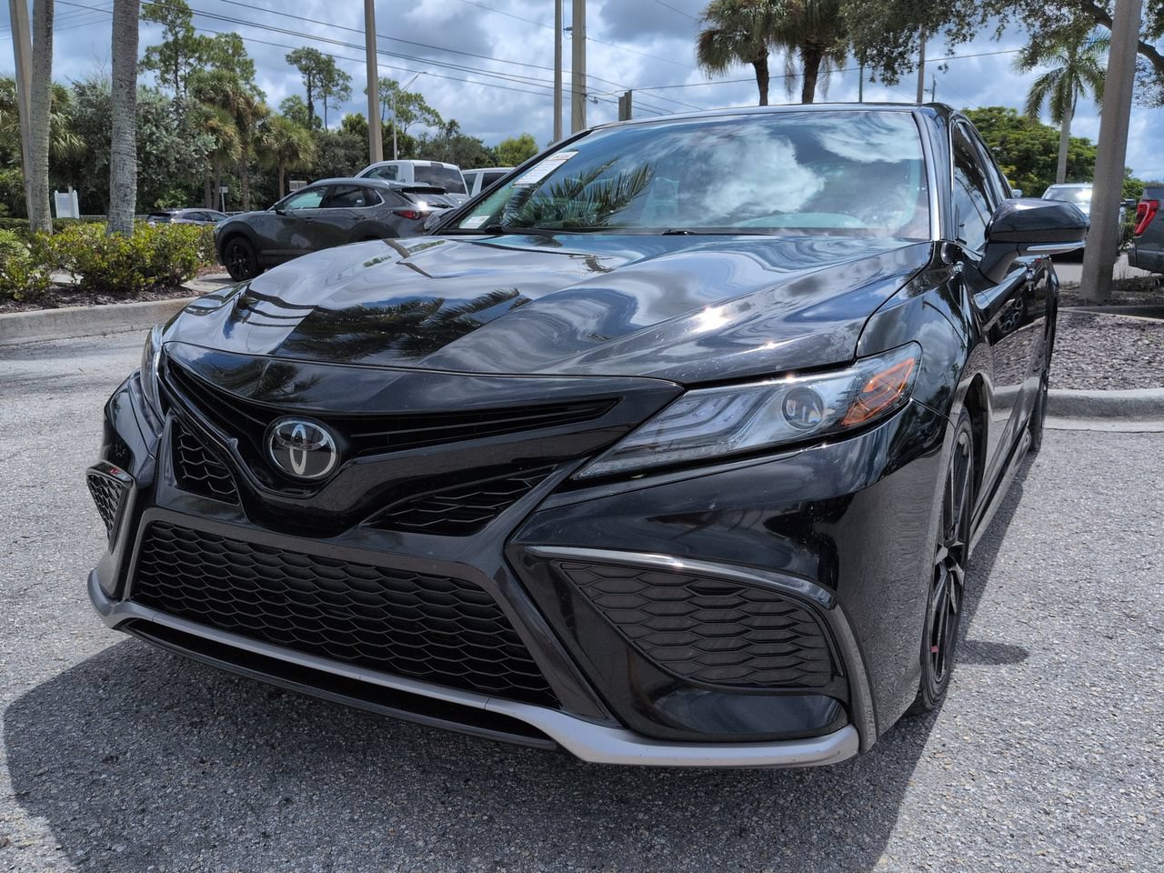 Used 2022 Toyota Camry XSE FWD image 9