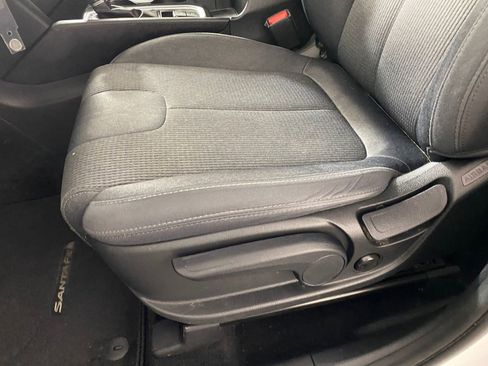 Used 2019 Hyundai Santa Fe SE image 12