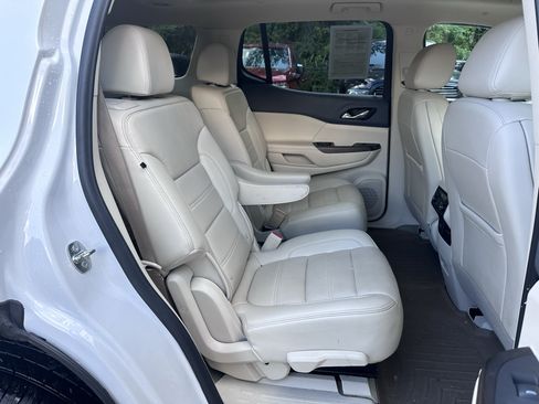 Used 2022 GMC Acadia Denali w/ Denali Ultimate Package FWD image 25
