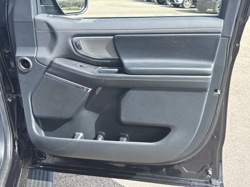 Used 2025 Ford Expedition Platinum image 45