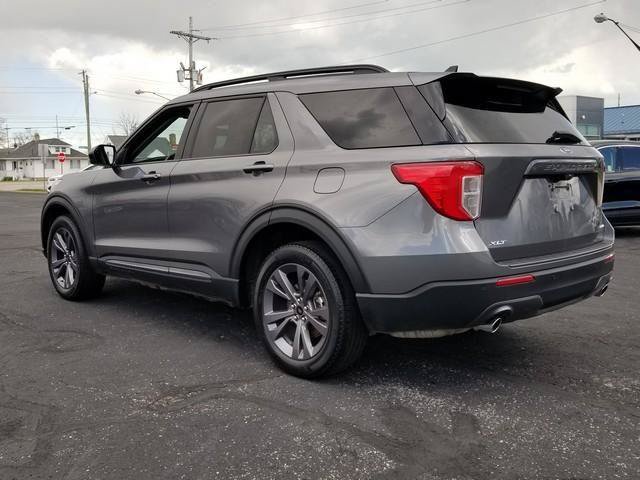 Used 2023 Ford Explorer XLT w/ Equipment Group 202A AWD/4WD image 6