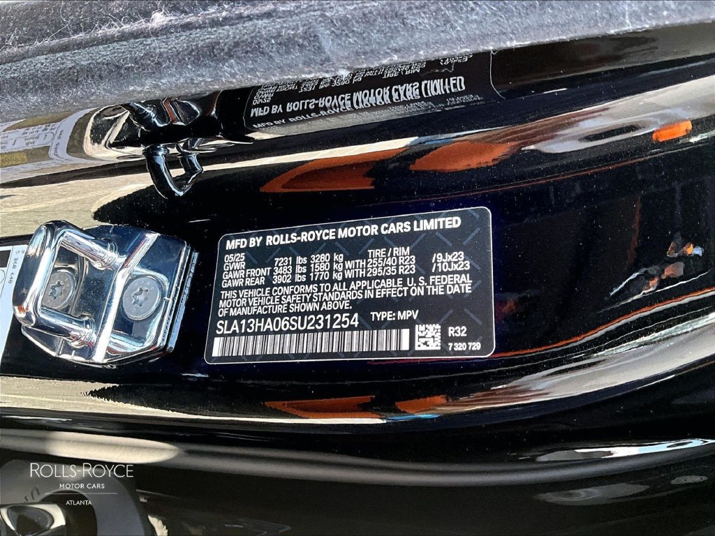 Certified 2025 Rolls-Royce Cullinan AWD/4WD image 30