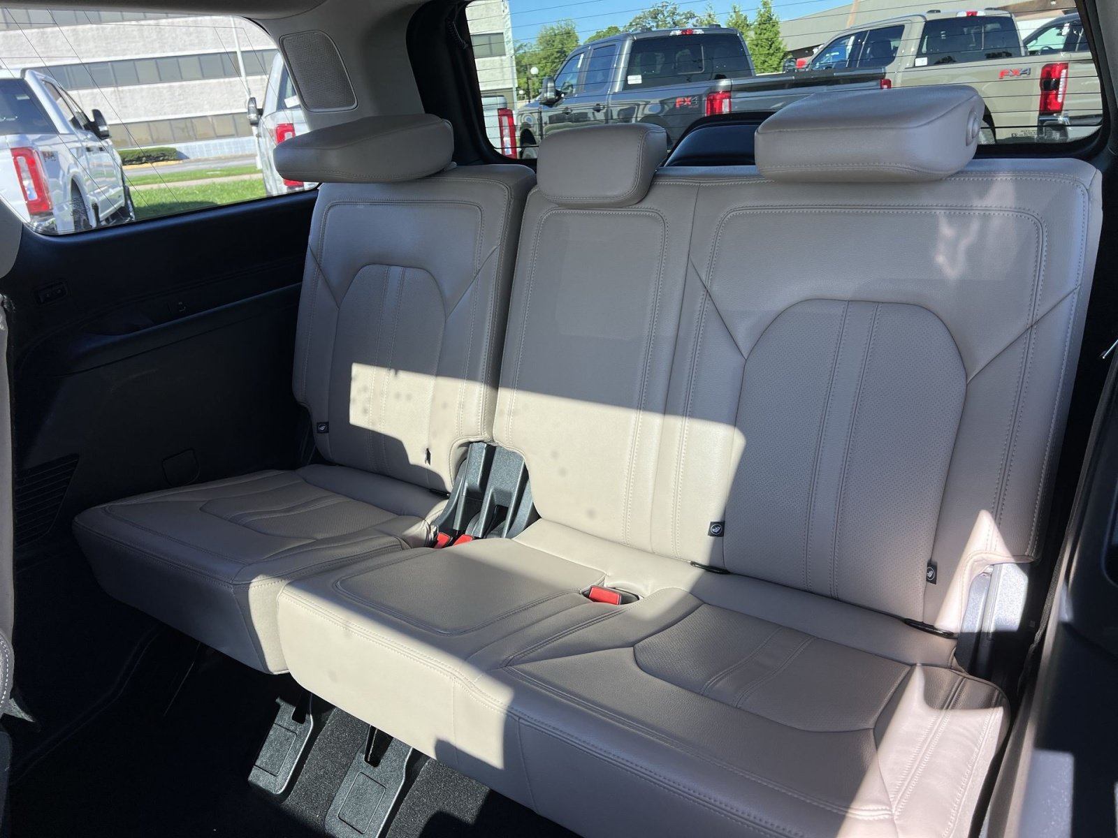 Used 2024 Ford Expedition Limited AWD/4WD image 26