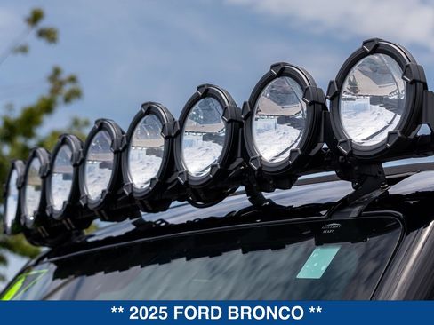 Used 2025 Ford Bronco Badlands AWD/4WD image 14