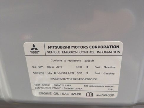 Used 2025 Mitsubishi Outlander SE image 18