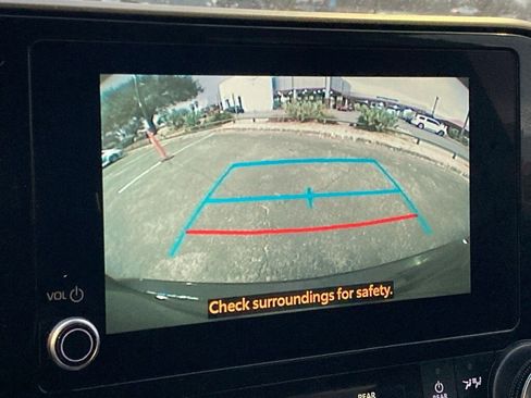 Used 2025 Toyota Highlander LE image 22