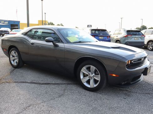 Used 2023 Dodge Challenger SXT image 3