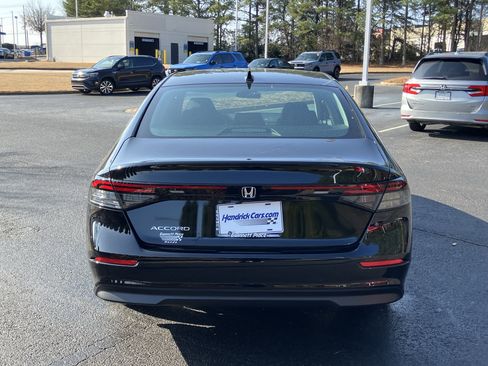 Used 2025 Honda Accord SE image 9