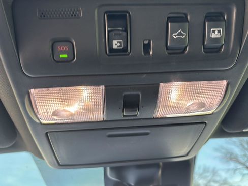 Used 2024 Nissan Titan PRO-4X w/ Pro-4x Convenience Package image 21