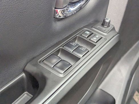 Used 2024 Nissan Titan SV w/ SV Convenience Package image 19