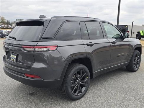 New 2025 Jeep Grand Cherokee Limited image 3