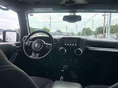 Used 2015 Jeep Wrangler Unlimited Sahara w/ Connectivity Group AWD/4WD image 19