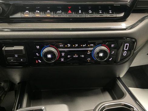 Used 2025 Chevrolet Silverado 1500 ZR2 w/ Technology Package image 18