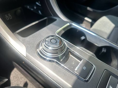 Used 2020 Ford Fusion SE FWD image 28